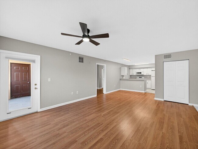 Photo - 121 SW Palm Dr Unit 107