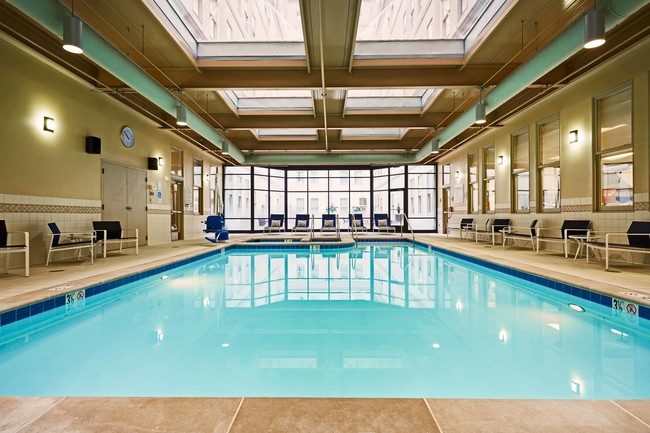 Year Round Swimming Pool - Miller and Rhoads Residences Apartments