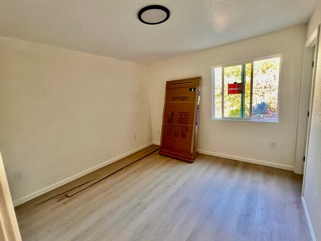 Photo - 1561 Royal Way