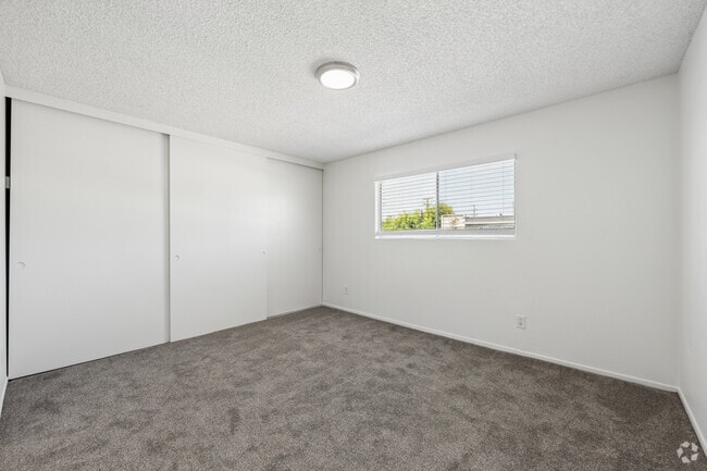 2BR, 2BA - 1050SF - Primary Bedroom