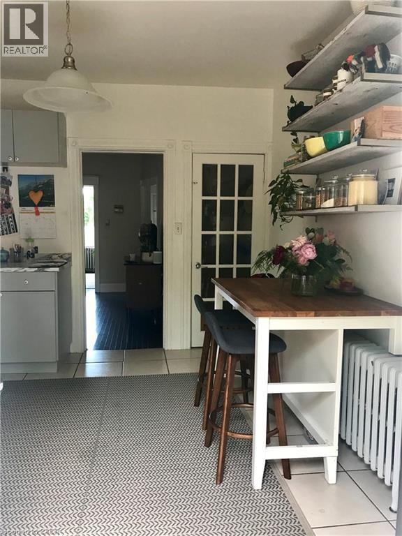 Photo - 291 Bay St N