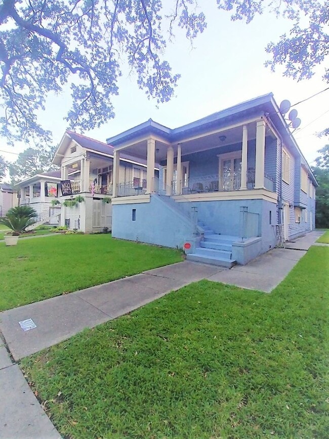 Building Photo - Spacious New Orleans Rental in a Prime Napoleon Ave Location
