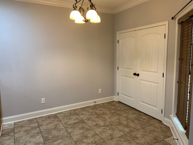 Photo - Short-Term Lease Only!