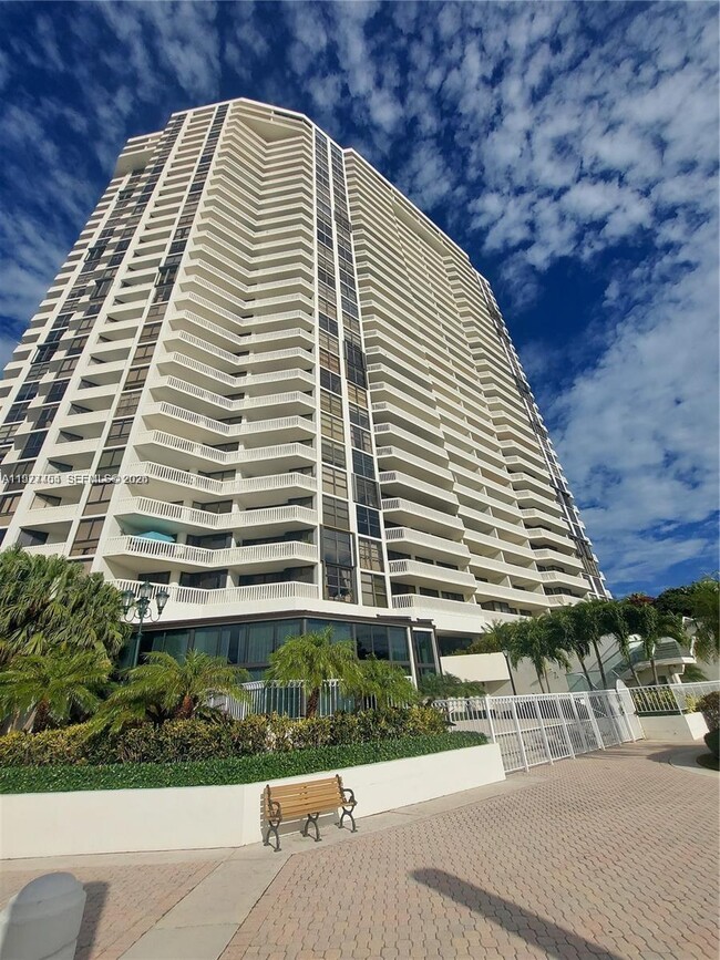 Building Photo - 1000 W Island Blvd Unit 508