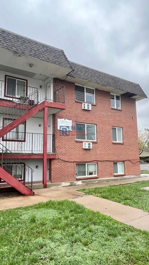 Building Photo - 1080 S Eliot St Rental