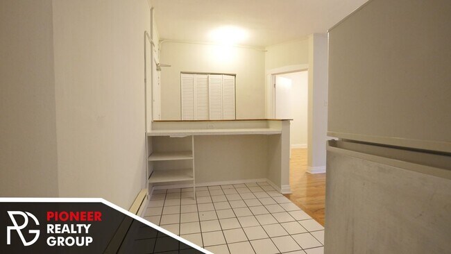 511 W Melrose St Unit 405