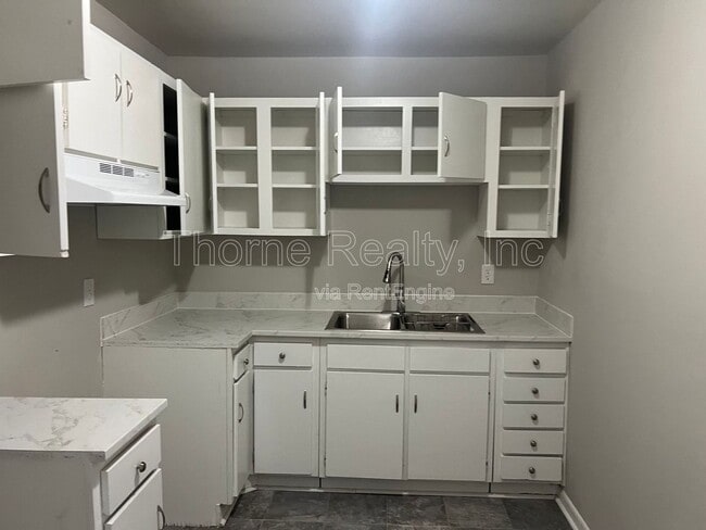 Photo - 400 E Northern Blvd Unidad 33