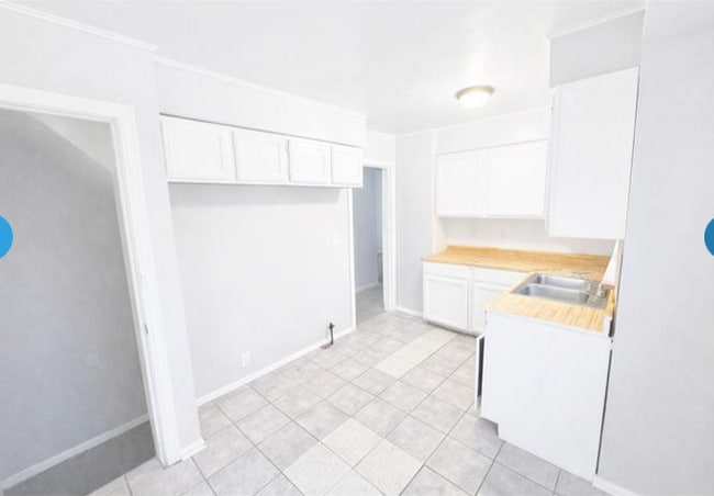 Photo - 18452 Shaftsbury Ave