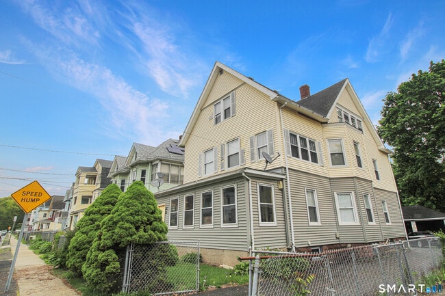 Photo - 32 Lenox St