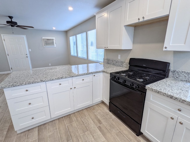 Photo - 7773 Philbin Ave