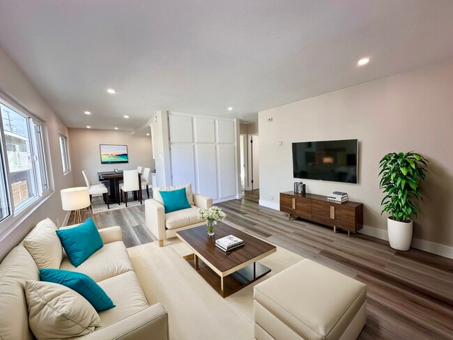 Photo - 770 W 2nd St Unidad 1