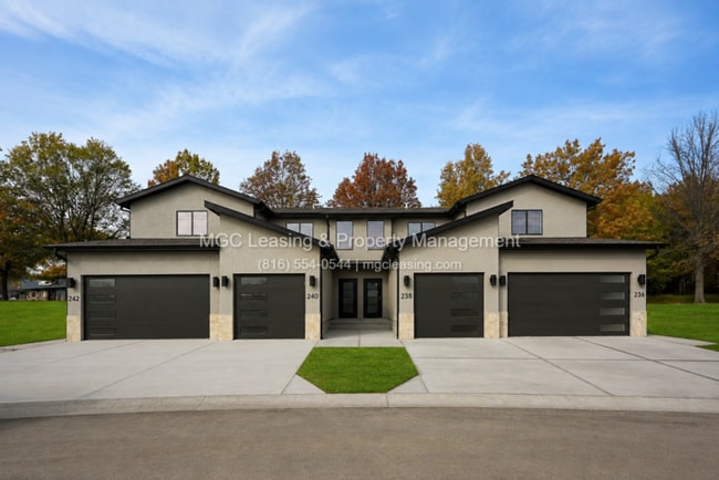 Building Photo - Move into Oak Ridge Falls Townhomes!