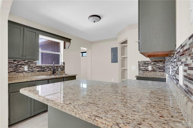 Photo - 18 West Dr