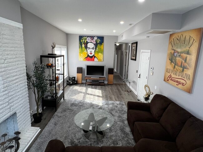 Building Photo - 5830 S Wabash Ave Unit 2