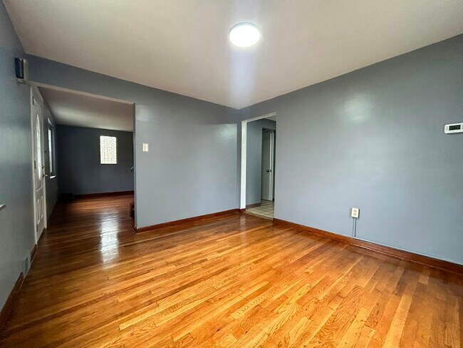 Photo - 1718 McNary Blvd