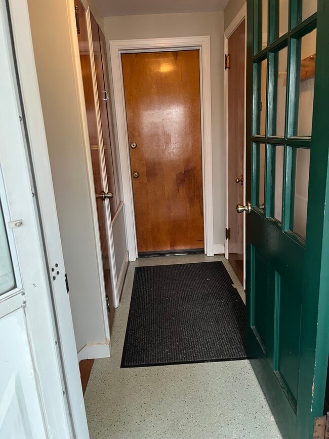 Photo - 47 Quaker Ln S Unit 2