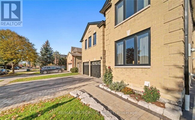 Photo - 214 Stonemanor Ave