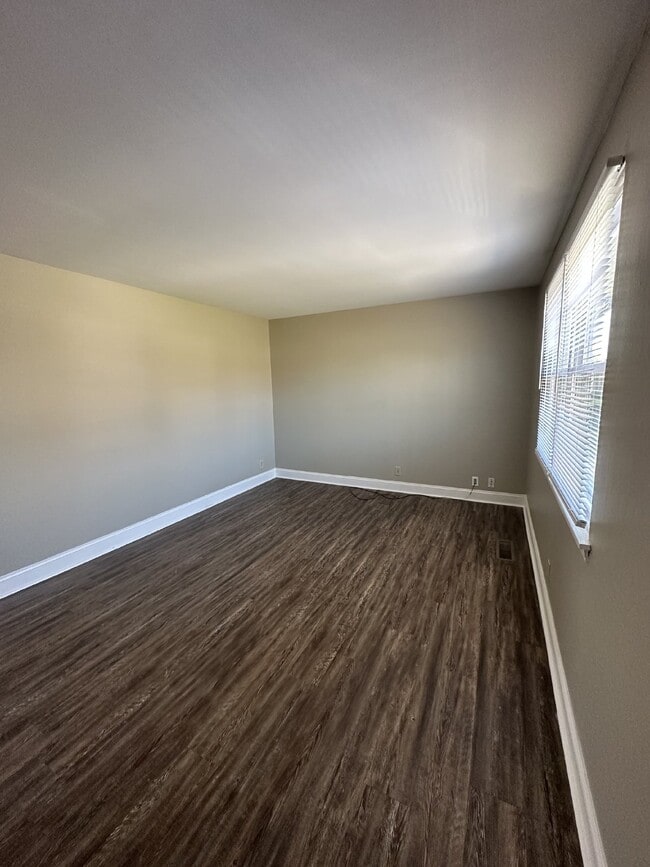 Photo - 335 Woodale Dr