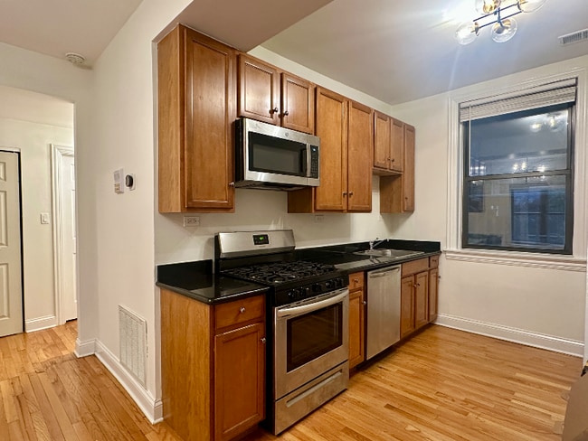 Photo - 903 W Cornelia Ave Condo Unit 1N