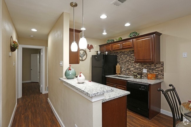 2BR,1BA - 848SF - KITCHEN