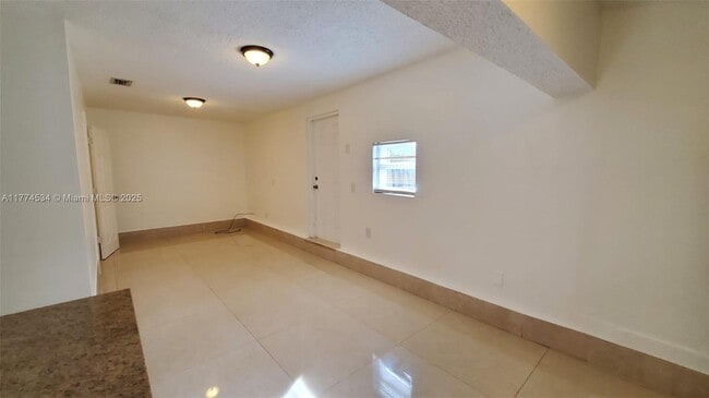 Photo - 2124 Scott St Unit EFFICIENCY