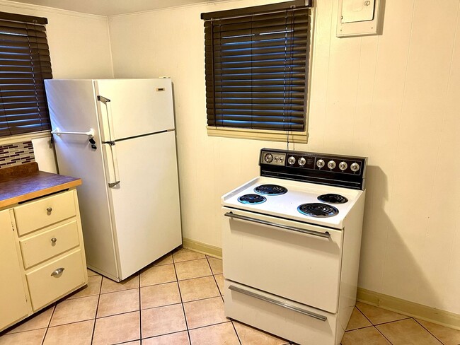 Photo - 676 N Davis St Unidad 5