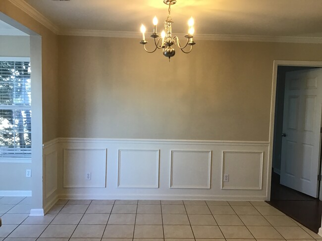 Photo - 195 Oakesdale Dr