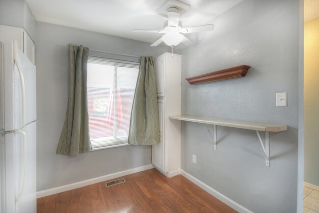 Photo - 464 W Rockrimmon Blvd