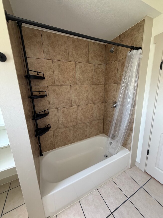 Photo - 1208 Elwell St