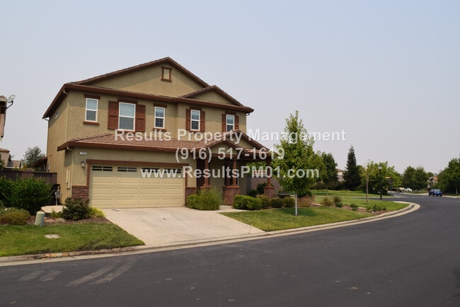 Gated West Roseville Spacious 4 Bed 3 Bath - Gated West Roseville Spacious 4 Bed 3 Bath House