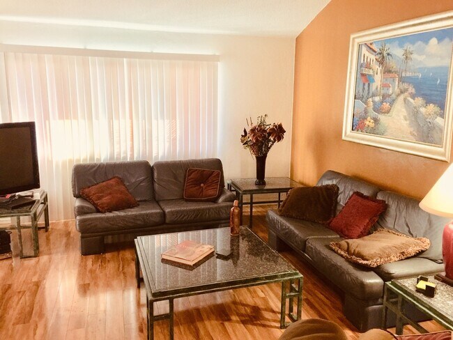 Photo - Beautiful 4 Bedroom House in NW Bakersfiel...