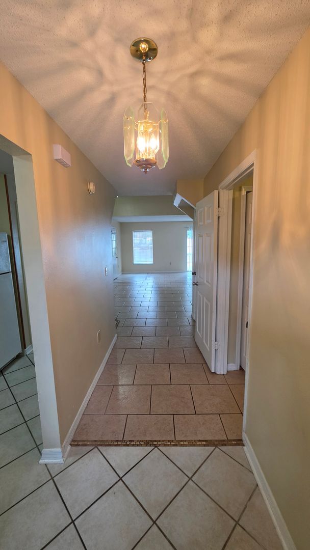 Photo - 611 W Oak Terrace Dr