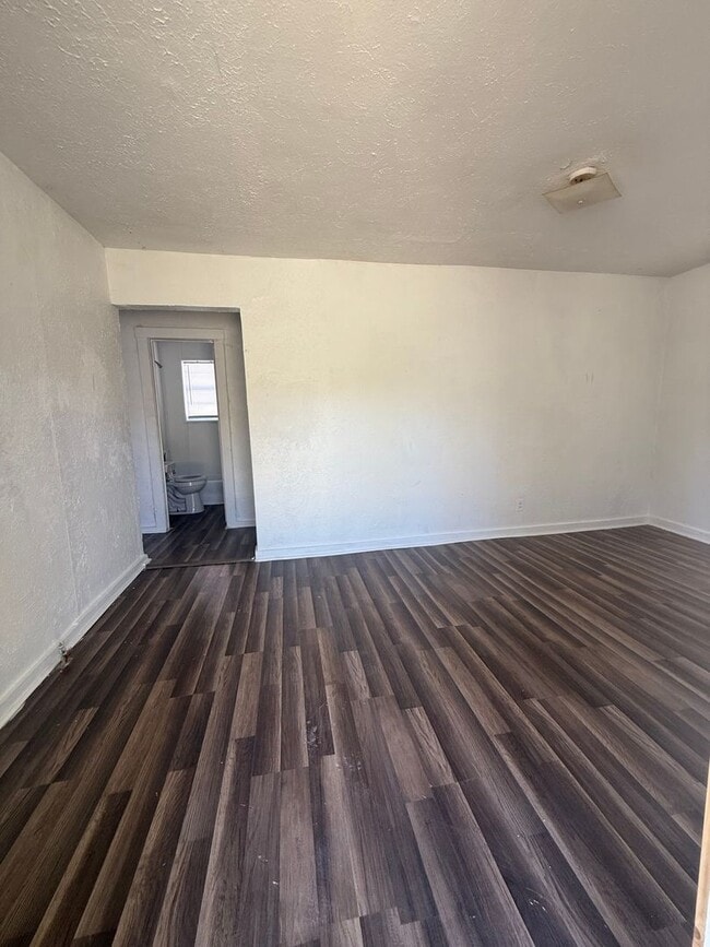 Photo - 720 W Avenue C