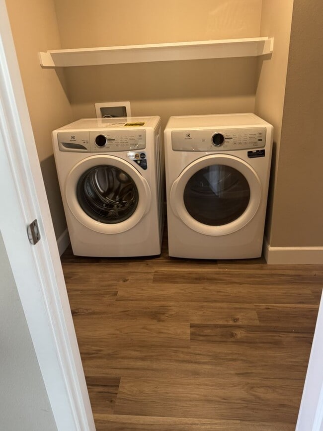 Photo - Lovely Open concept Low Maintenance