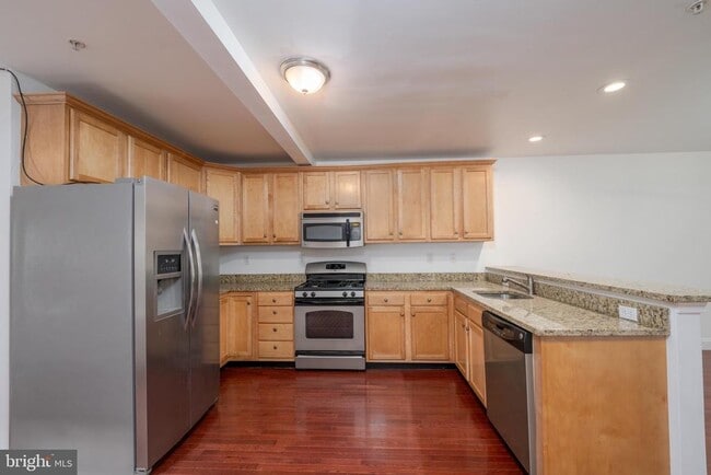 Photo - 838 S Bond St