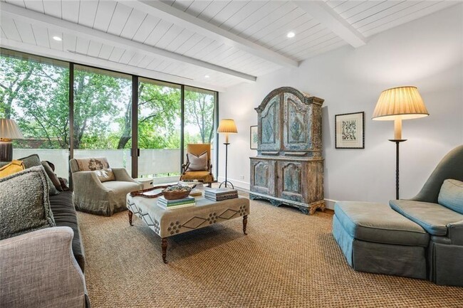 Photo - 2575 Peachtree Rd Unit 8D