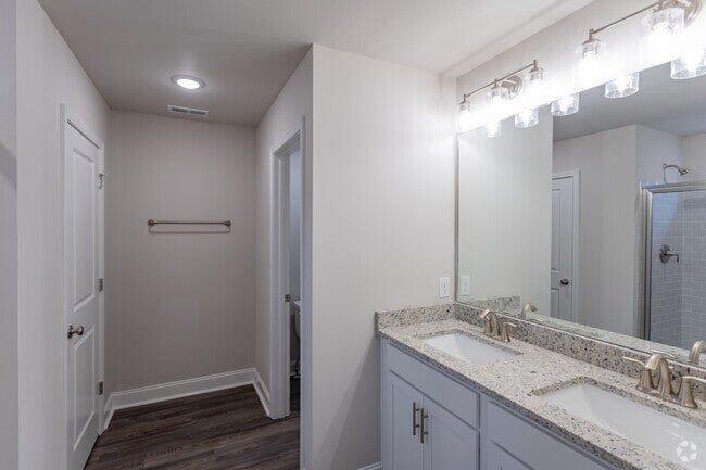 4BR, 2.5BA - 1,800SF - Primary Bathroom