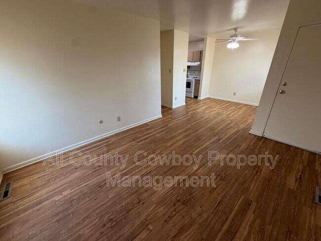 Photo - 140 S Cribbon Ave
