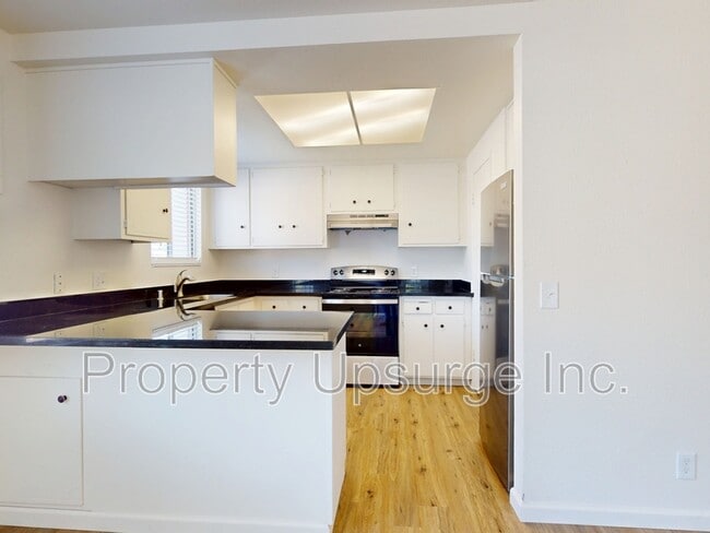 Building Photo - 1625 Robinson St