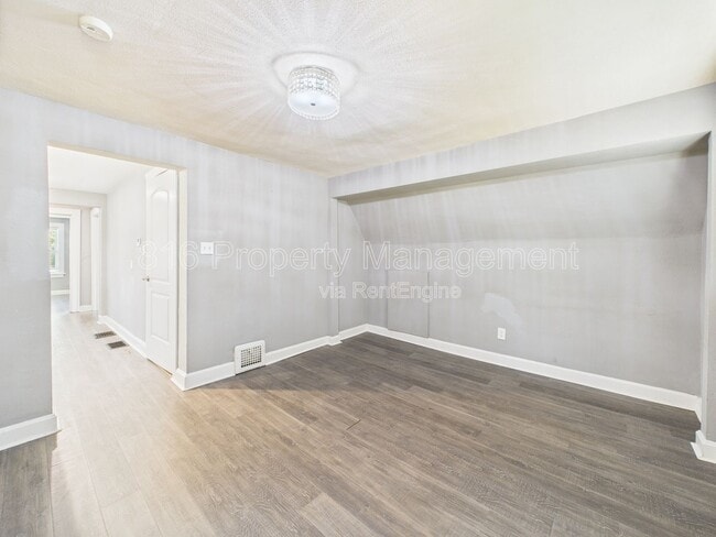 Photo - 701 W Kansas St Unit B