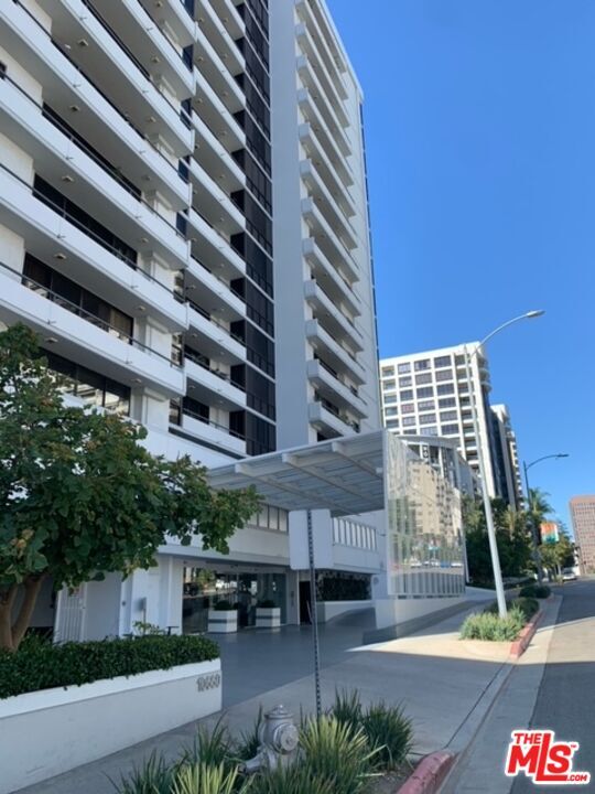 Photo - 10660 Wilshire Blvd Unidad L3