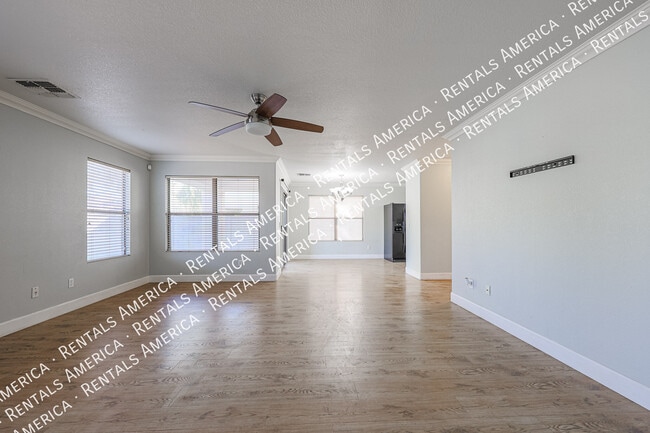 3668 E Orchid Ln