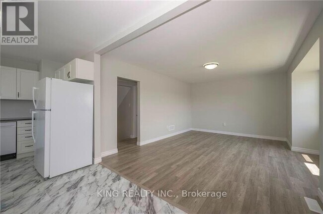 Photo - 1224 Oxford St E