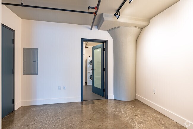 1BR, BA - 662SF