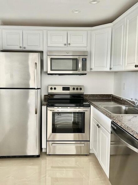 Building Photo - 251 Brighton F Rental