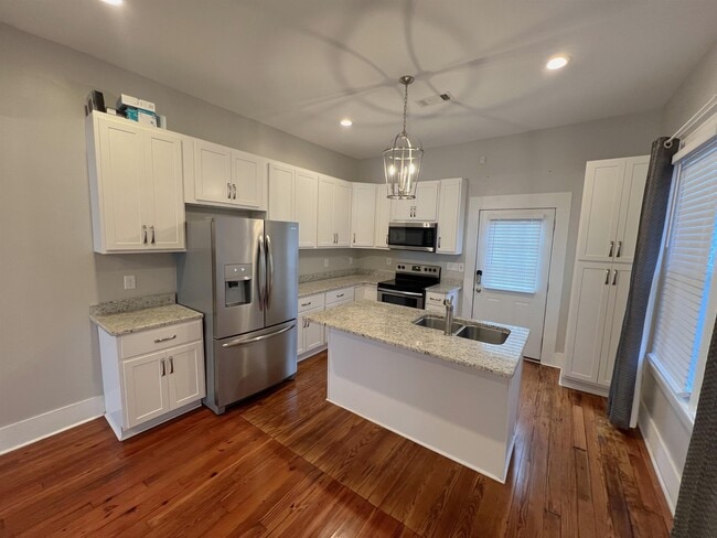 Photo - 897 S Cox St