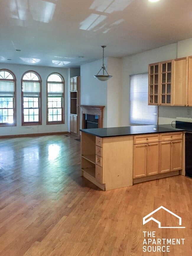 Photo - 2737 N Wayne Ave Unit 1N