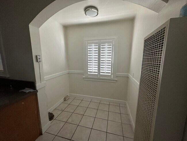 Photo - 902 W 73rd St Unidad 73rd Street