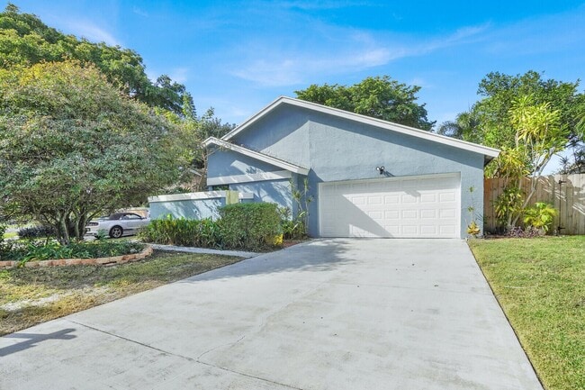 Photo - 940 Rainberry Lake Dr