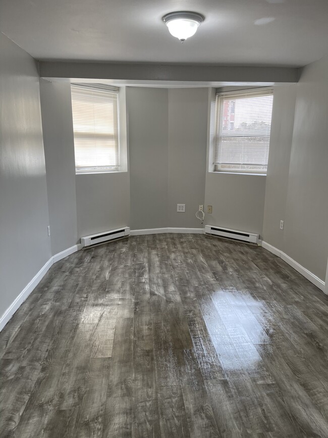 Building Photo - 463 Park Dr Rental
